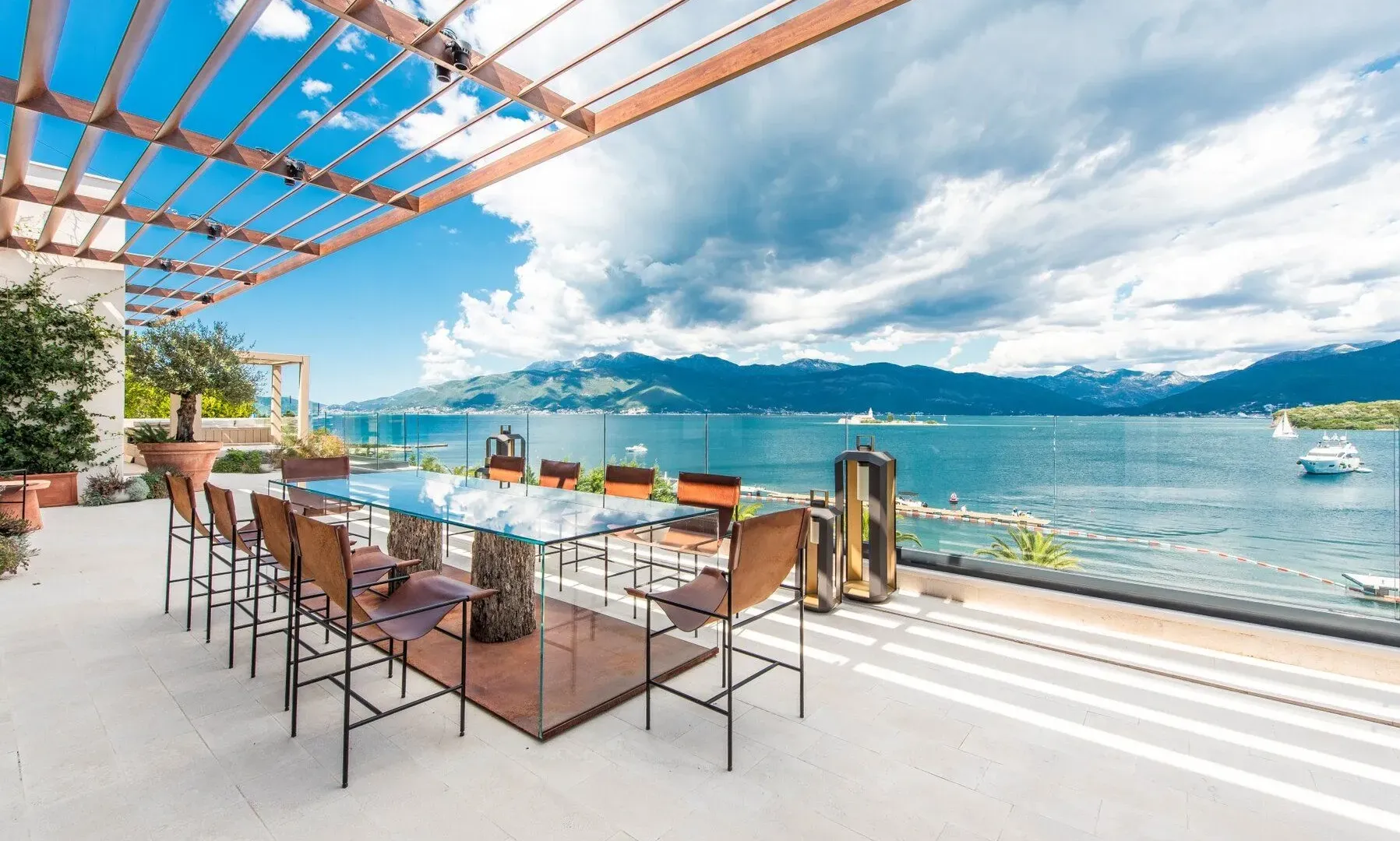 Sale, four bedroom apartment, 500m², Đuraševići, Tivat