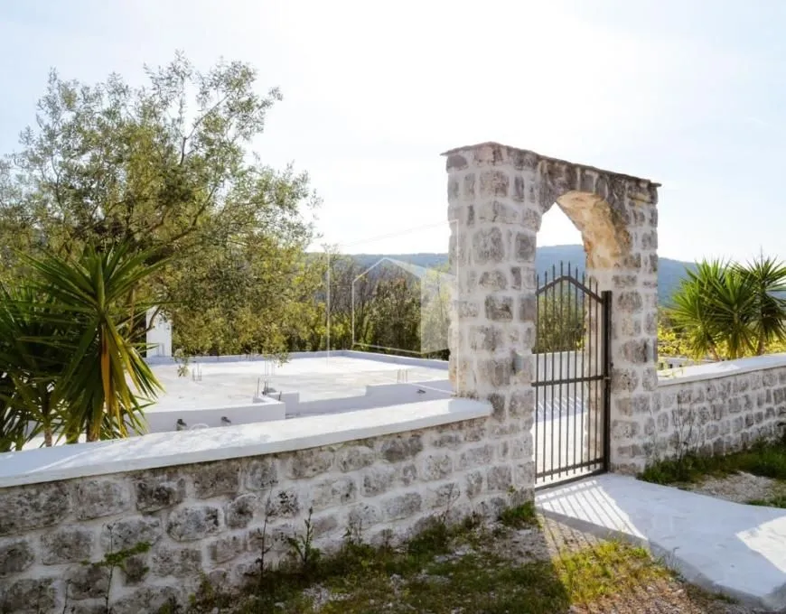 Izdavanje,  kuća, 80m2, Bigova, Kotor