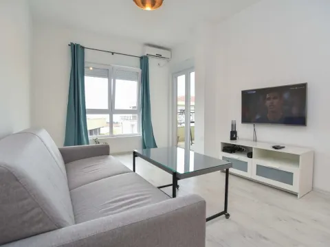 Rent, apartment, 46m², Budva, Crna Gora - image 1