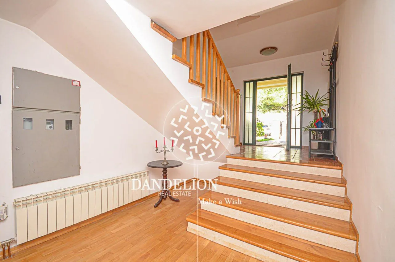 Izdavanje, stan, 300m², Gorica C, Podgorica