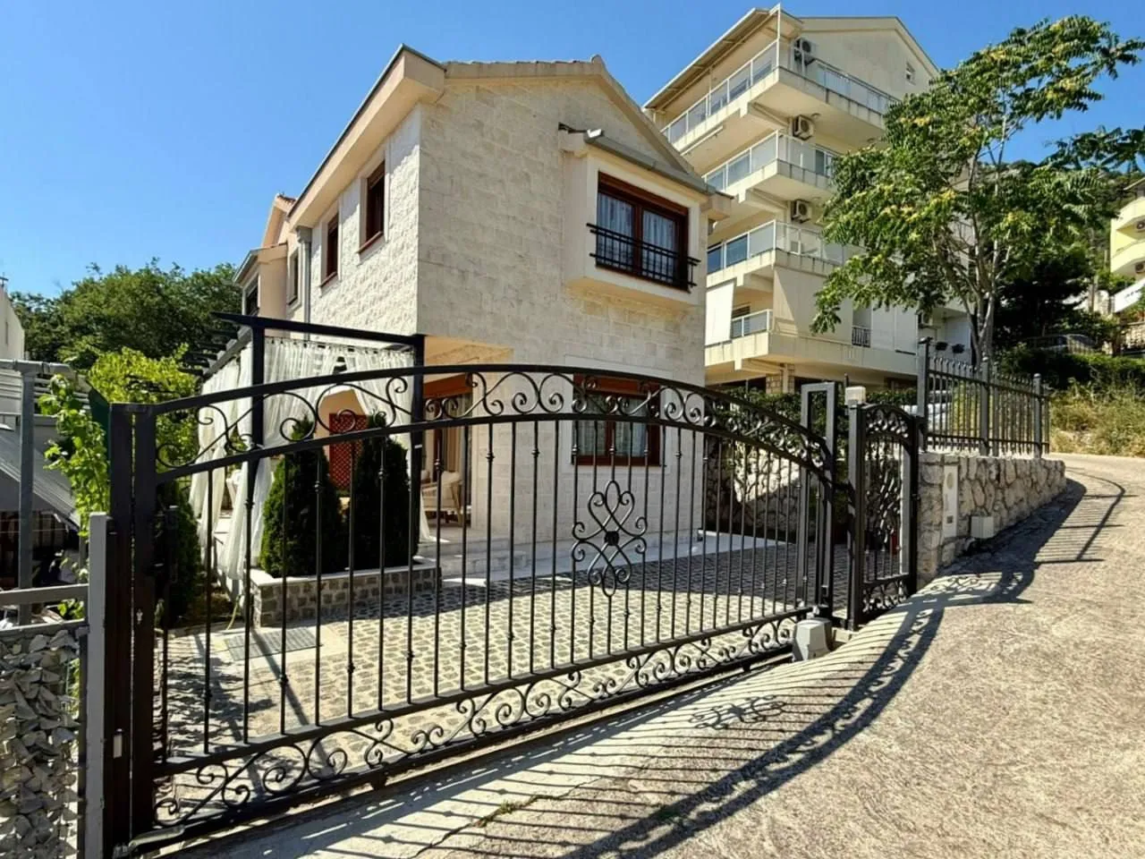 Rent, house, 125m², Lazi, Budva