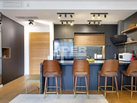 Izdavanje, trosoban stan, 88m², Savski Venac, Beograd - image 11