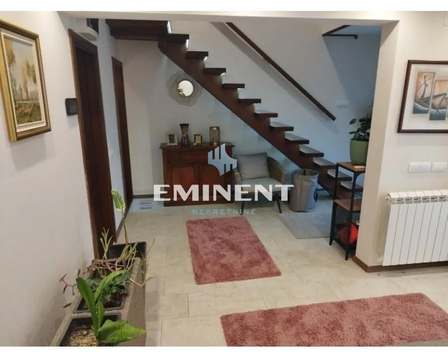 Izdavanje, četvorosoban stan, 115m², Savski Venac, Beograd