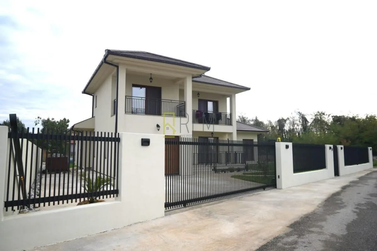 Sale, house, 212m², Tološi, Podgorica