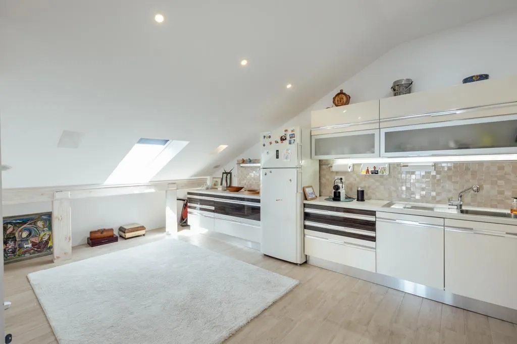 Izdavanje, trosoban stan, 200m², Herceg Novi, Crna Gora