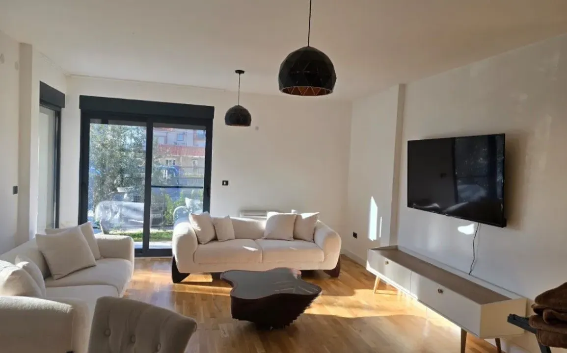 Izdavanje, dvosoban stan, 100m², Dalmatinska ulica, Podgorica