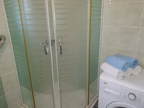 Izdavanje, dvosoban stan, 54m², Kalimanj, Tivat - image 6