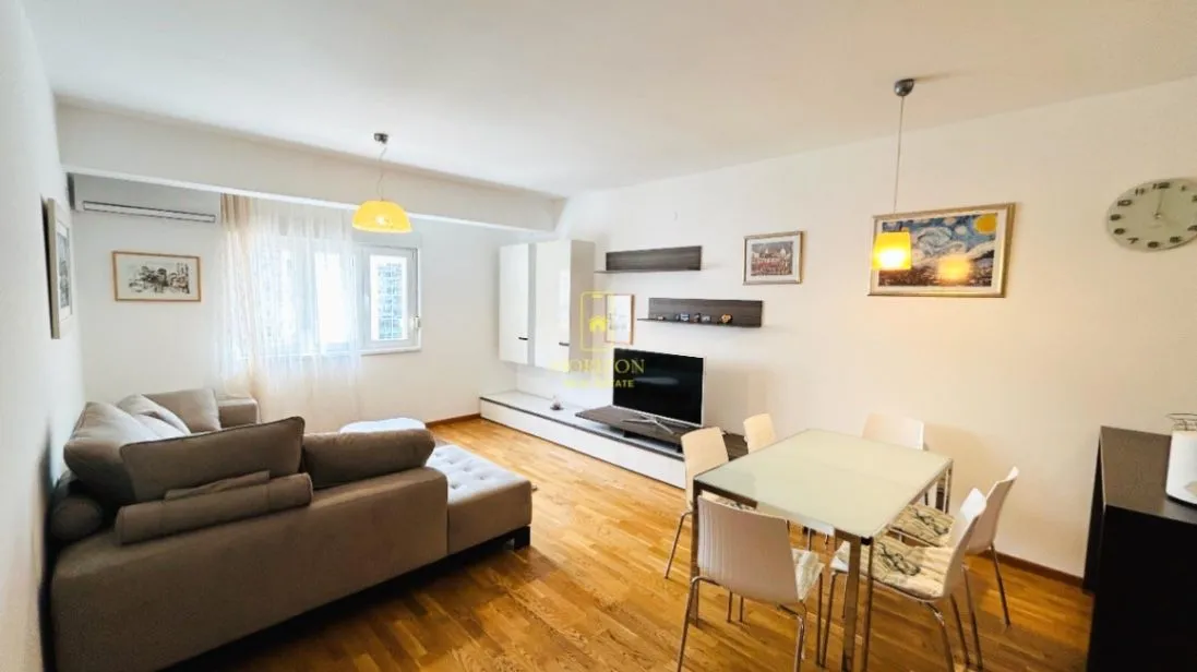 Izdavanje, jednosoban stan, 54m², City Kvart, Podgorica