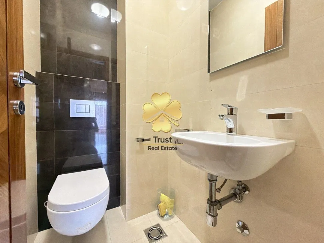 Izdavanje, dvosoban stan, 75m², Centar, Podgorica