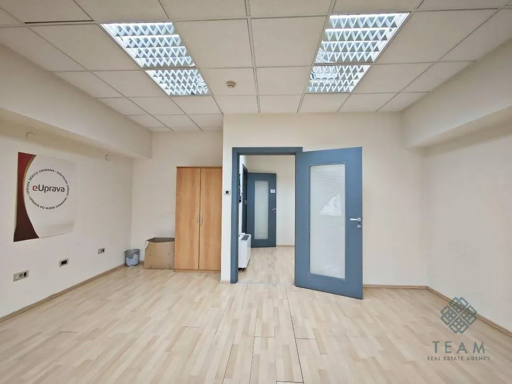 Prodaja, poslovni prostor, 315m², Centar, Podgorica