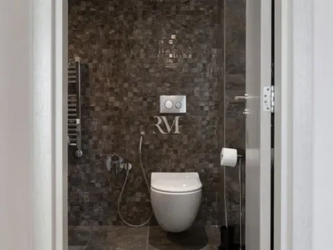 Izdavanje, dvosoban stan, 136m², Škaljari, Kotor - image 8