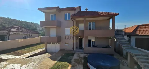 Exterior of a multi-family house with a yard and external stairs. - image 19