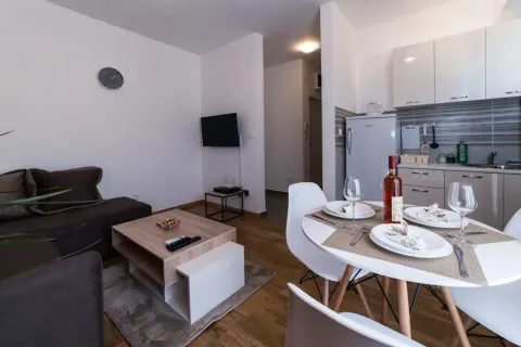 Rent, one bedroom apartment, 45m², Blok 6, Podgorica - image 7