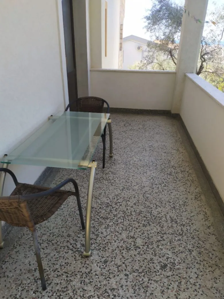 Izdavanje, kuća, 40m², Popovići, Bar