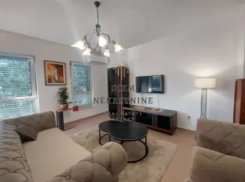 Izdavanje, dvosoban stan, 75m², Dobrota, Kotor - image 11