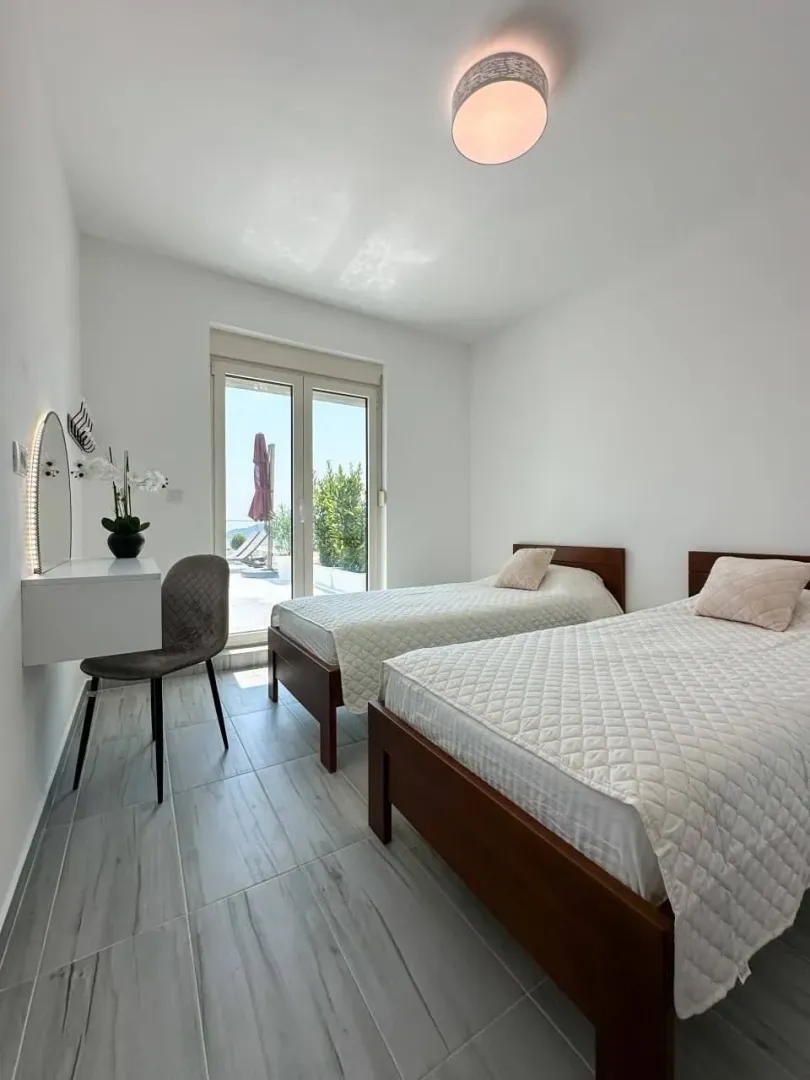 Rent, two bedroom apartment, 75m², Bečići, Budva