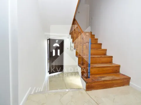 Izdavanje, kuća, 200m², Stari Aerodrom, Podgorica - image 9