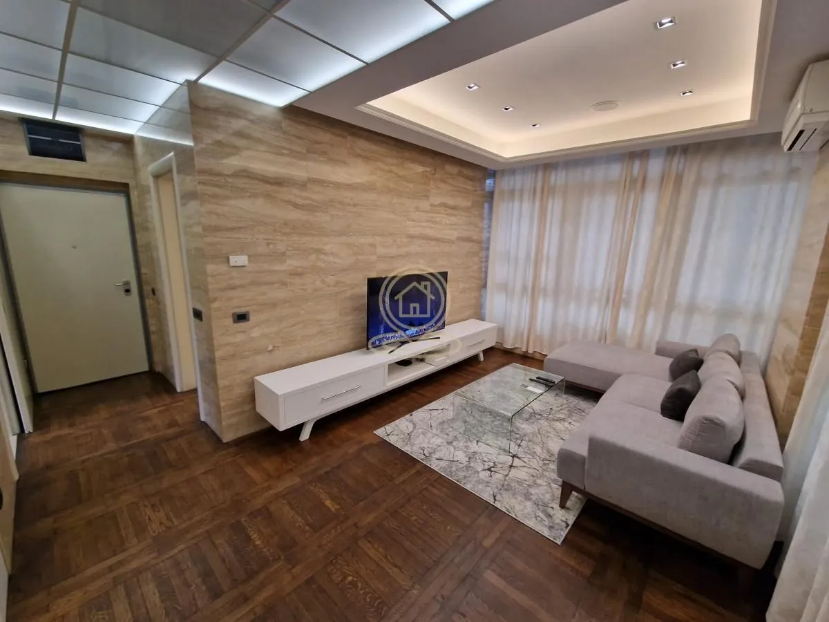 Izdavanje, dvosoban stan, 50m², Savski Venac, Beograd