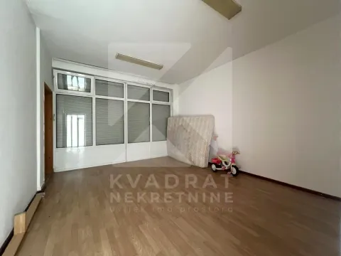 Rent, house, 500m², Stari Aerodrom, Podgorica - image 17