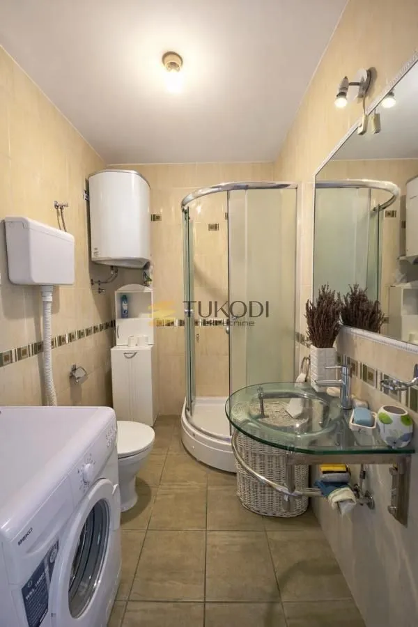Izdavanje, dvosoban stan, 52m², Stari grad, Novi Sad