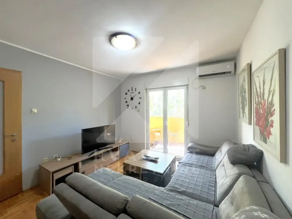 Izdavanje, jednosoban stan, 43m², Krivi Most, Podgorica