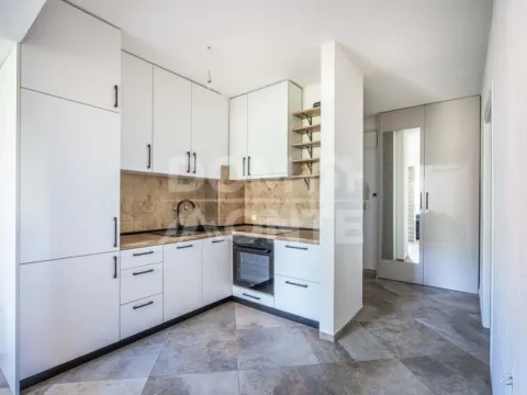 Sale, two bedroom apartment, 52m², Centar, Tivat - image 2