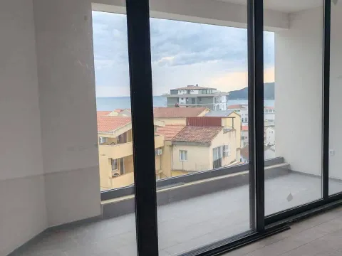 Sale, two bedroom apartment, 104m², Bečići, Budva - image 2