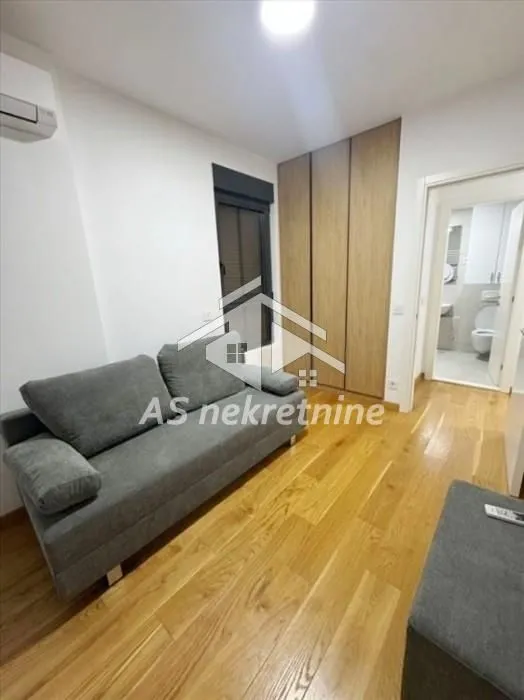 Izdavanje, trosoban stan, 70m², Fon (Fon - Bilećka), Voždovac Sve Podlokacije
