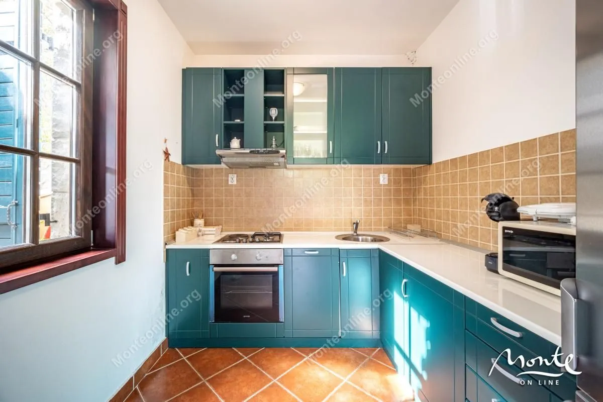 Prodaja, dvosoban stan, 94m², Kostanjica, Kotor