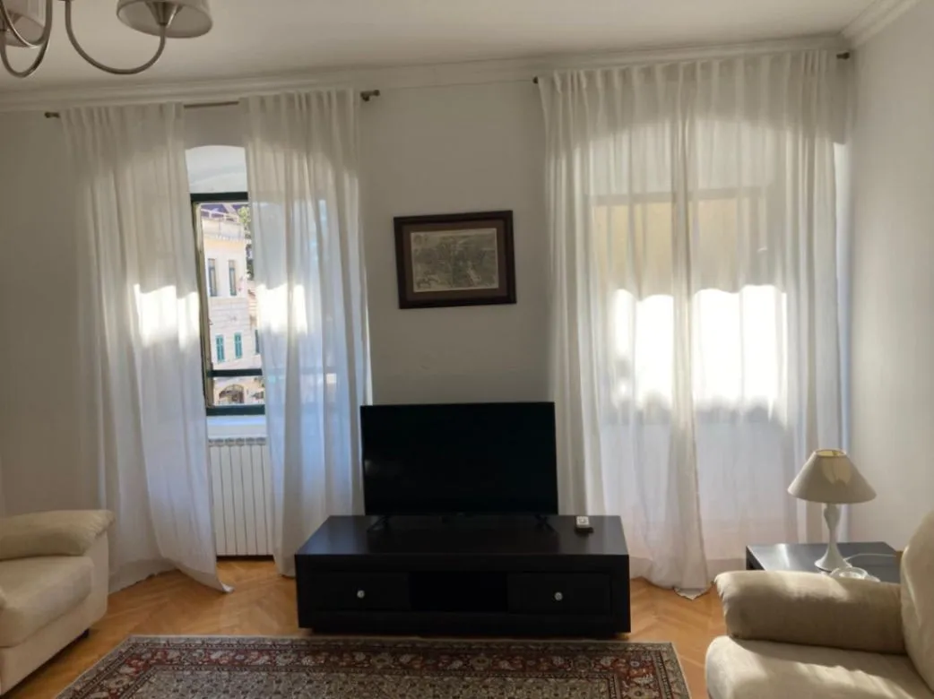 Izdavanje, dvosoban stan, 50m², Stari Grad, Herceg Novi