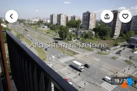 Pogled sa terase na gradsku ulicu i okolne zgrade. - image 12