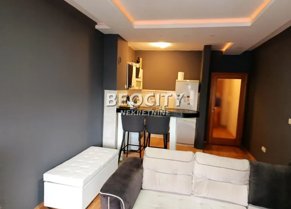 Prodaja, jednosoban stan, 35m², Centar, Novi Sad