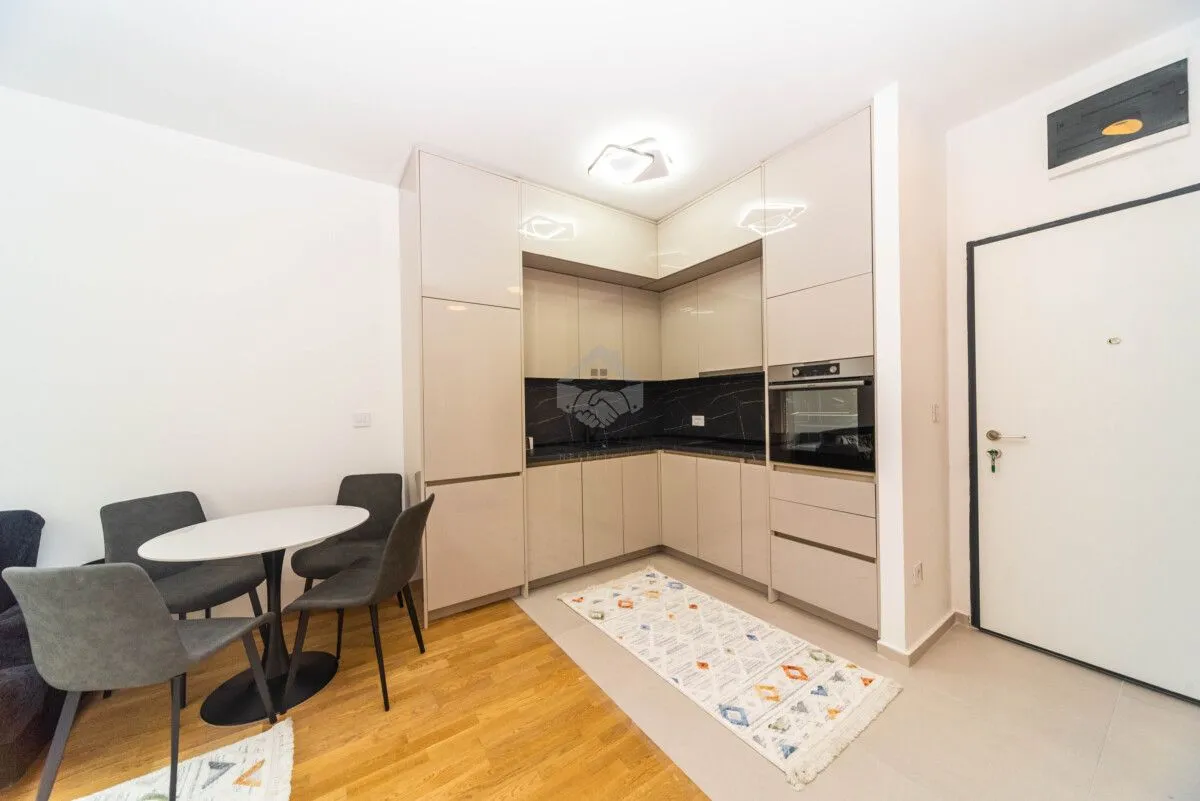 Izdavanje, jednosoban stan, 49m², Stari Aerodrom, Podgorica