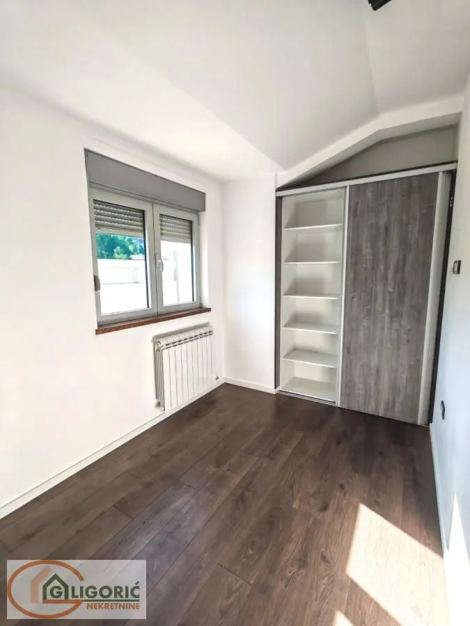 Izdavanje, kuća, 195m², Banovo Brdo, Beograd