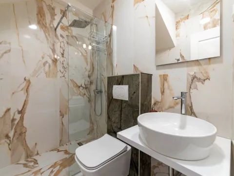 Izdavanje, kuća, 150m², Orahovac, Kotor - image 11