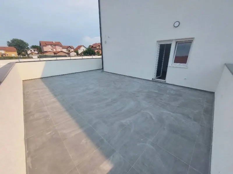 Prodaja, jednosoban stan, 94m², Borča 1, Borča Sve Podlokacije