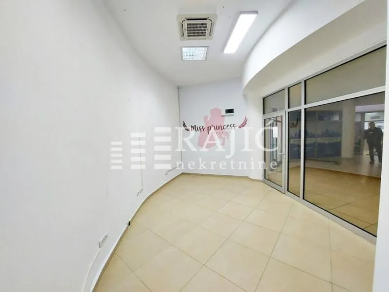 Rent, office space, 38m², Šumice, Beograd