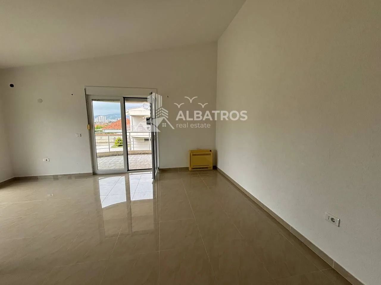 Sale, house, 250m², Polje, Bar
