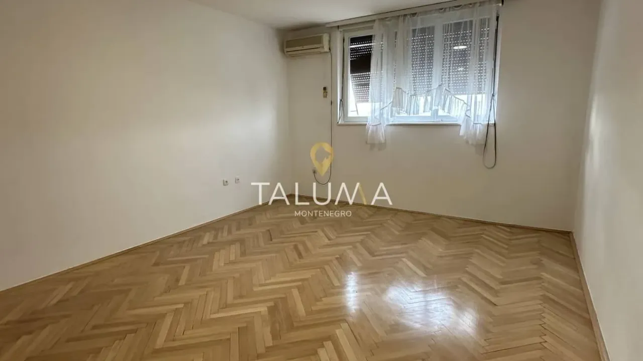 Izdavanje, dvosoban stan, 65m², Pobrežje, Podgorica