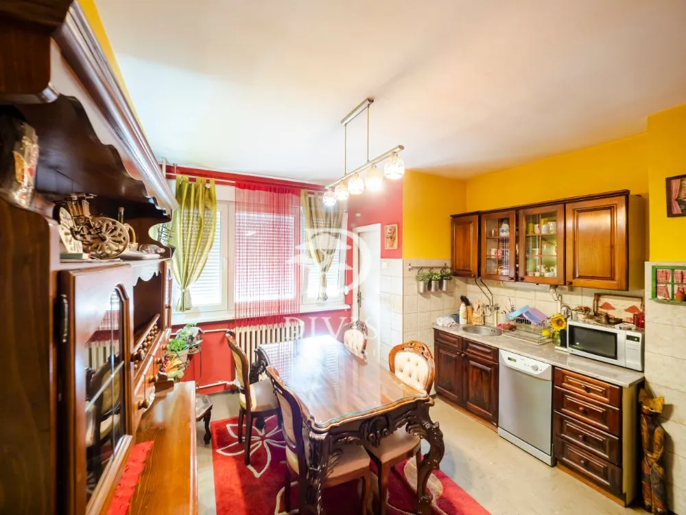 Prodaja, trosoban stan, 82m², Zemun Gornji Grad, Zemun Sve Podlokacije
