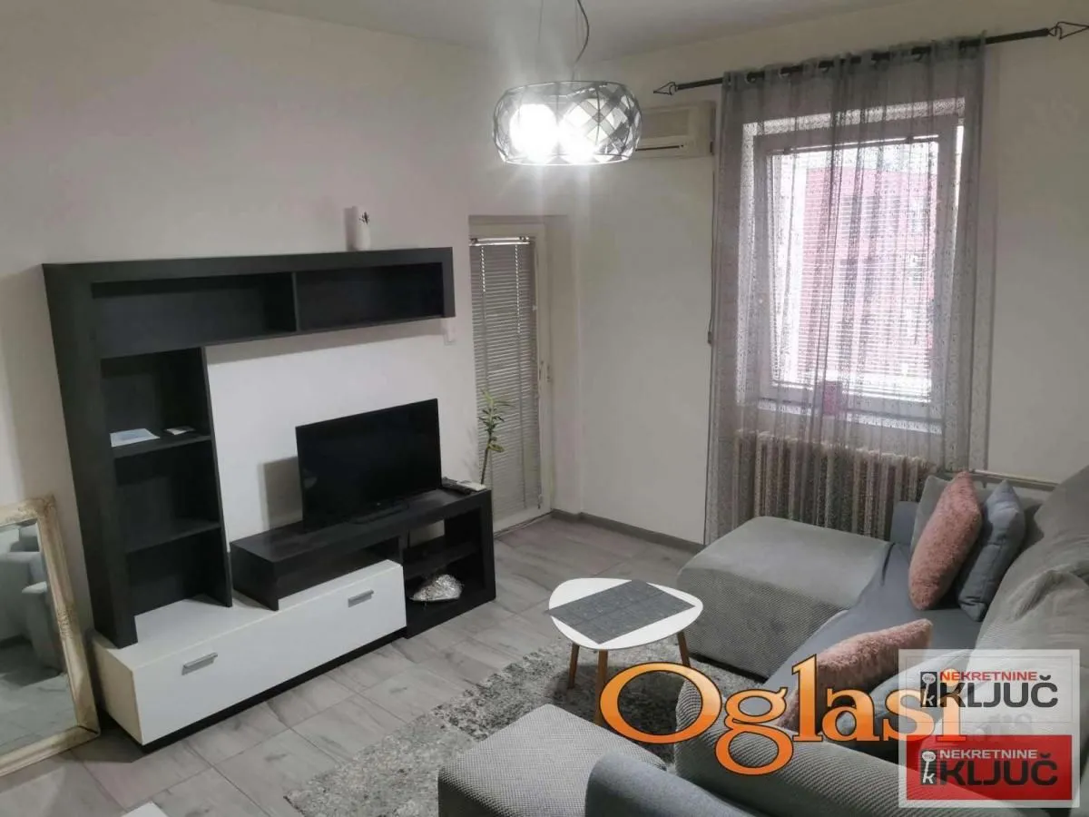 Izdavanje, garsonjera, 29m², Socijalno, Novi Sad Sve Podlokacije