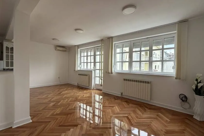 Izdavanje, četvorosoban stan, 122m², Dedinje Sve Podlokacije, Beograd