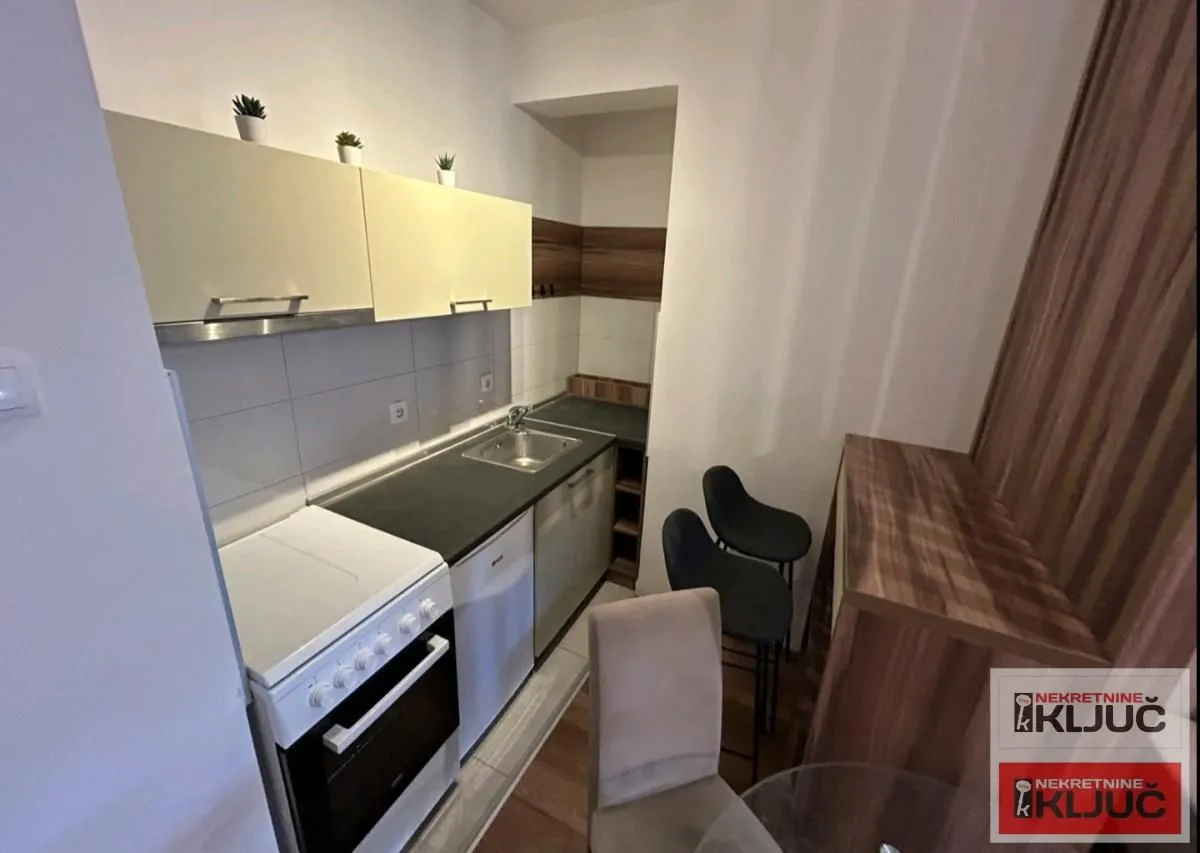 Izdavanje, dvosoban stan, 56m², Bulevar Oslobodjenja, Novi Sad Sve Podlokacije