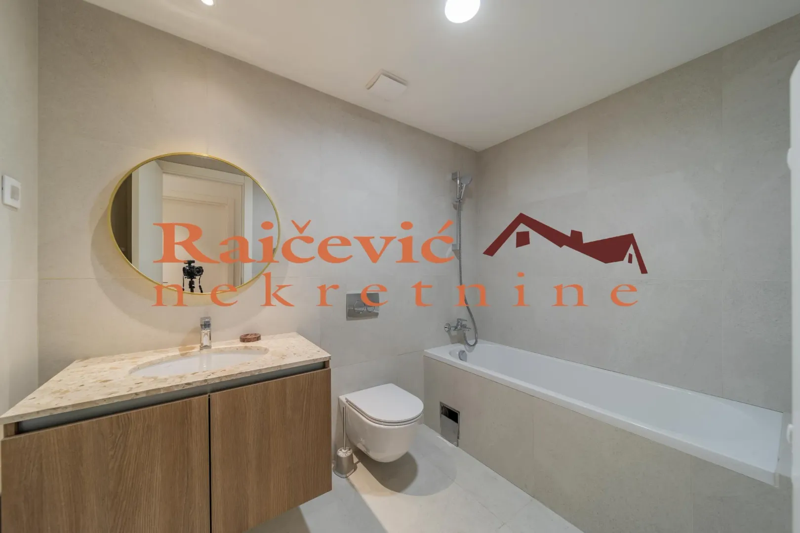 Izdavanje, trosoban stan, 76m², Savski Venac, Beograd