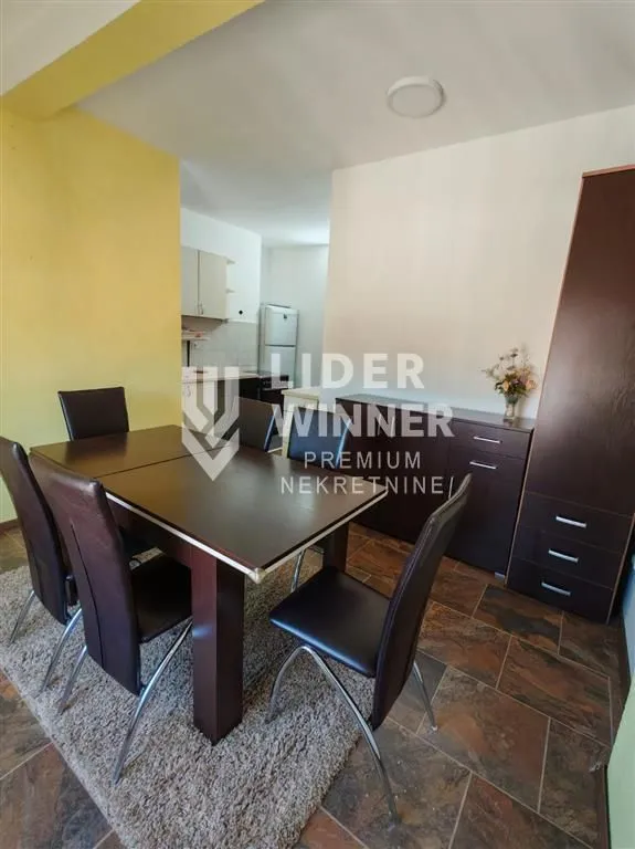 Izdavanje, četvorosoban stan, 120m², Petlovo Brdo, Beograd