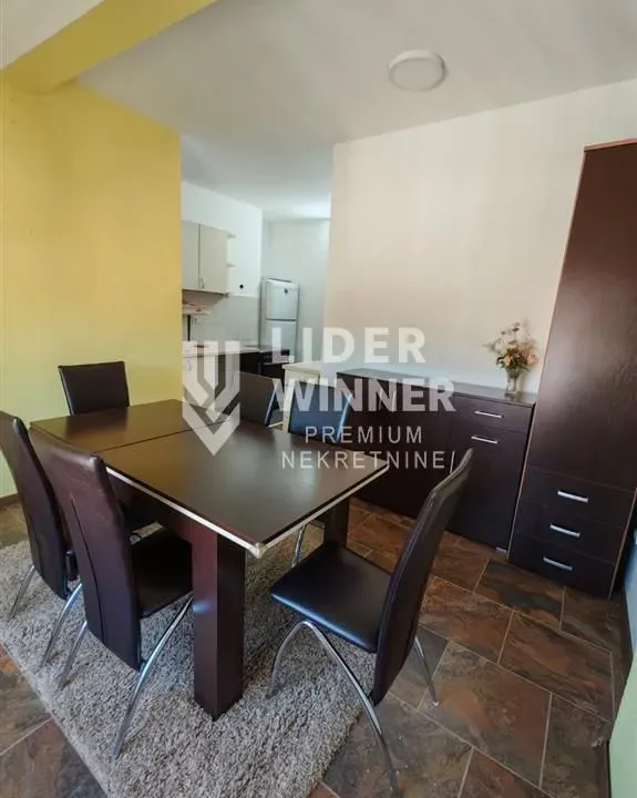 Izdavanje, četvorosoban stan, 120m², Petlovo Brdo, Beograd