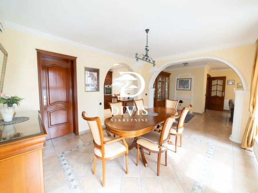 Prodaja, kuća, 250m², Novi Banovci, Stara Pazova