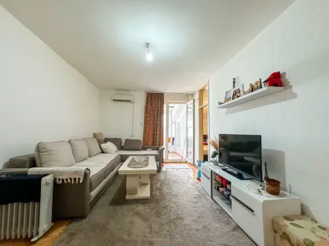 Prodaja, jednosoban stan, 55m², Stari Aerodrom, Podgorica - image 1