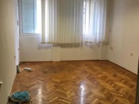 Izdavanje, garsonjera, 33m², Centar, Podgorica - image 2