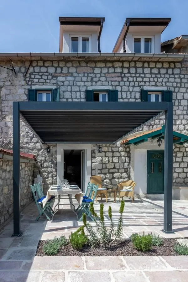 Prodaja, kuća, 92m², Kamenari, Herceg Novi